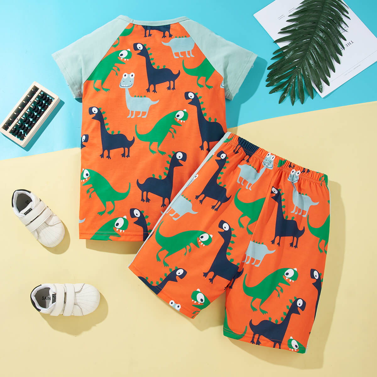 Boys Dinosaur Print Raglan Sleeve T-Shirt and Shorts Set